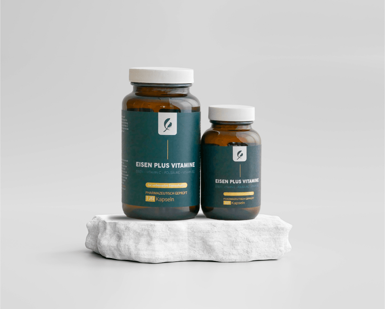 Vegane Eisenkapseln mit Vitamin B12, Folsäure und Vitamin C, hergestellt in Deutschland aus Reinsubstanzen ohne Zusätze. Diese bioaktiven Kapseln unterstützen die normale Bildung roter Blutkörperchen und verbessern die Eisenaufnahme. Ideal für eine vegane Ernährung, laktosefrei, glutenfrei und ohne Gentechnik. Ein hochwertiges Nahrungsergänzungsmittel zur Unterstützung des täglichen Eisenbedarfs.