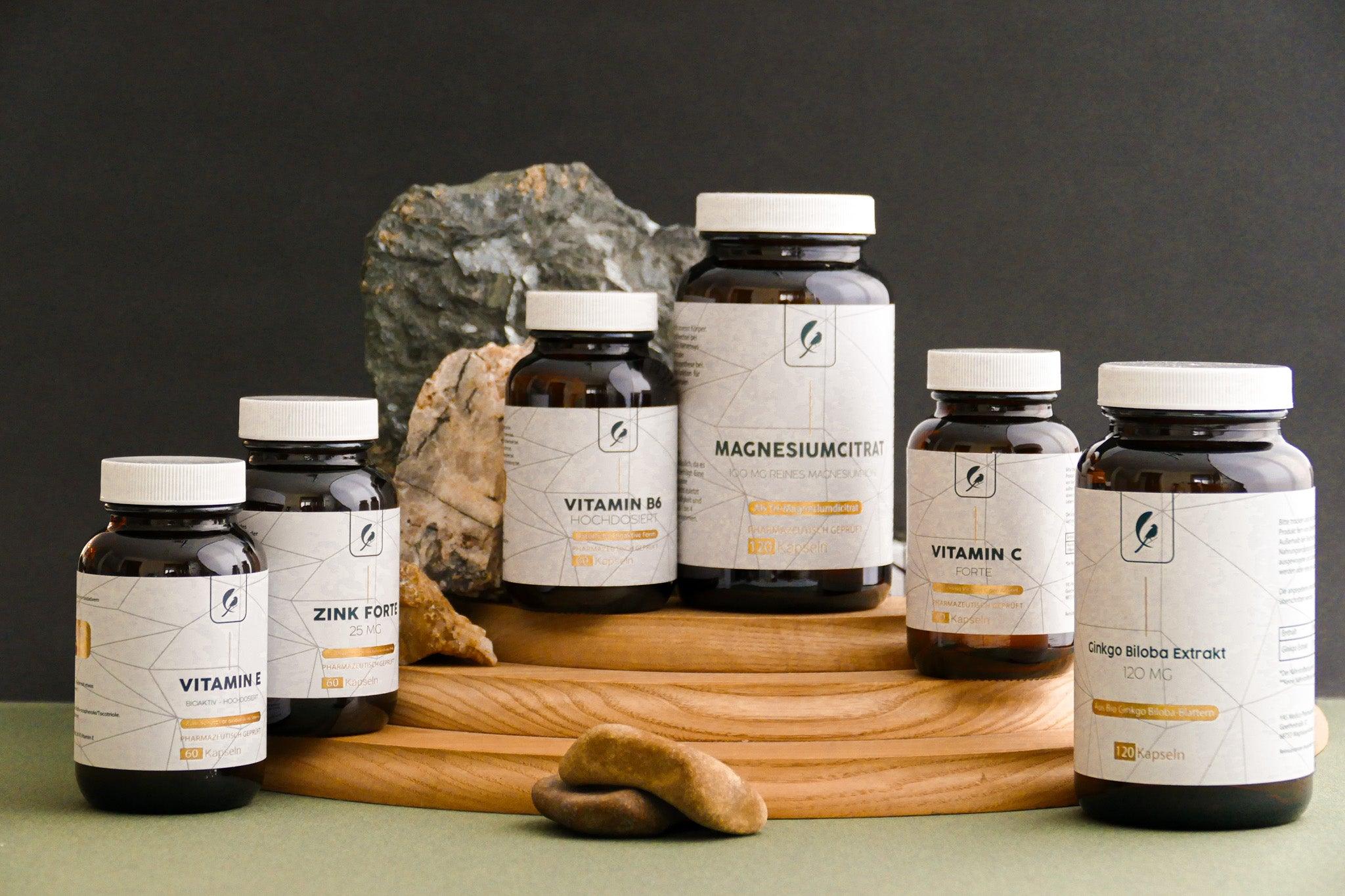 YAS Medica Produkte entahlten vegane Nahrungsergänzungsmitteln mit Magnesiumcitrat, Vitamin C, Zink, Vitamin E oder  Ginkgo Extrakt aus biologischem Anbau. Hergestellt in Deutschland, bio, vegan und pharmazeutisch geprüft 60 oder 120 Kapseln. natürliche Produkte  